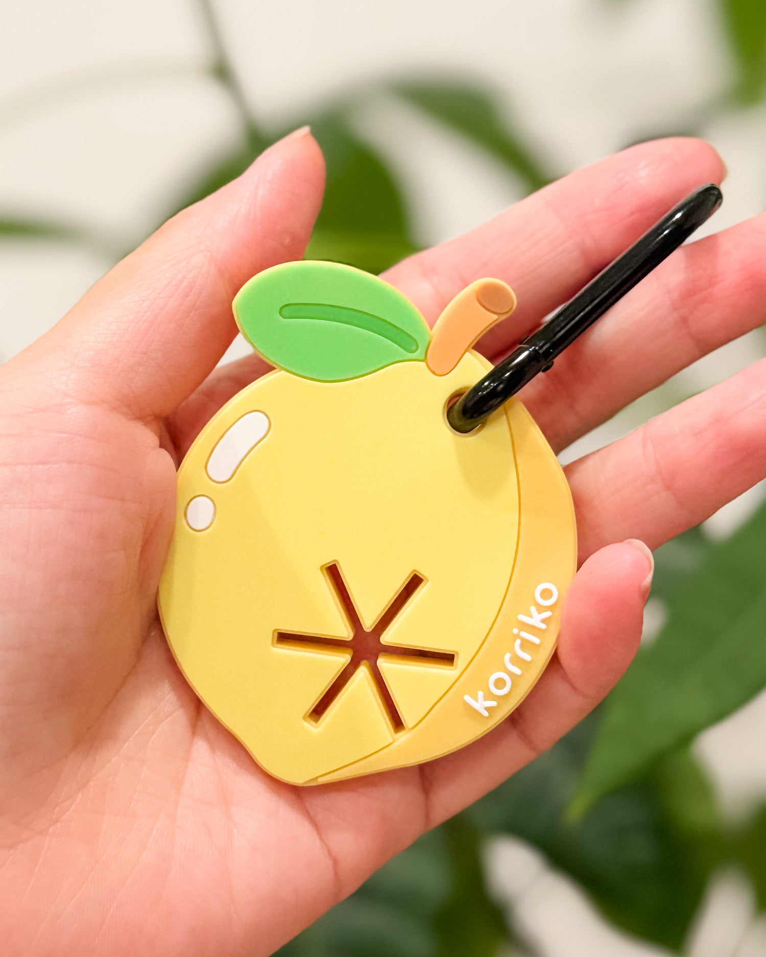 Hands-Free Poop Bag Holder - Lemon